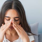 7 راهکار درمان سردرد پس از عمل بینی